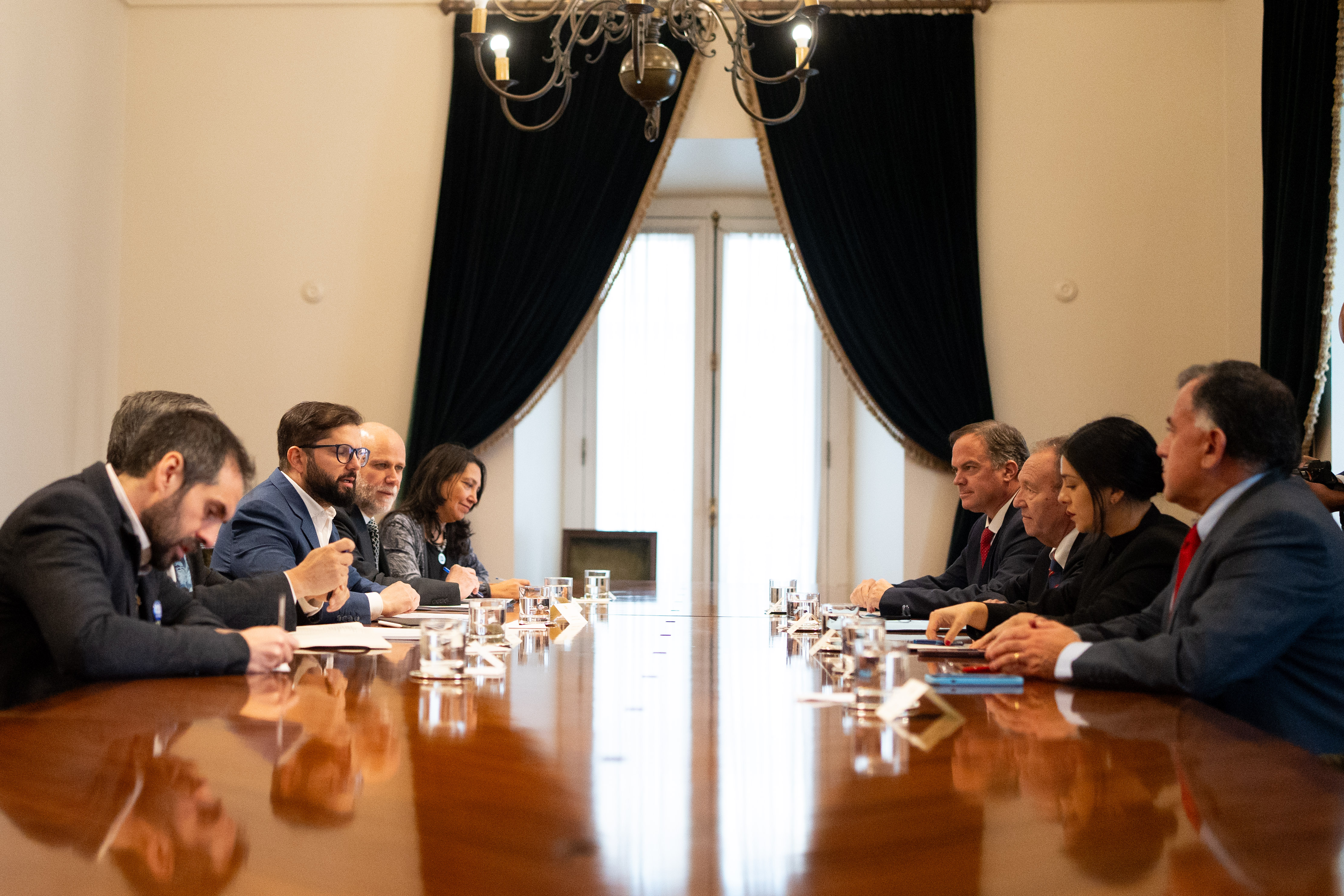 Presidente Boric junto a las mesas del Congreso