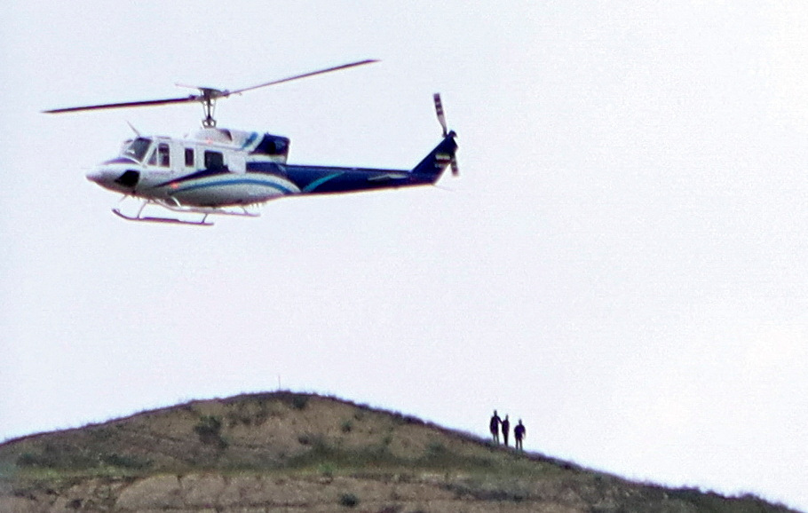 Un helicóptero que transporta al presidente de Irán, Ebrahim Raisi, despega cerca de la frontera entre Irán y Azerbaiyán el 19 de mayo. Ali Hamed Haghdoust/IRNA/WANA/Reuters