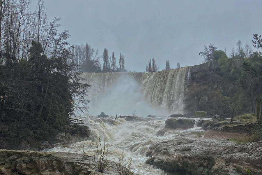 Aumento de caudal en río Laja, Región del Biobío/Agencia Uno